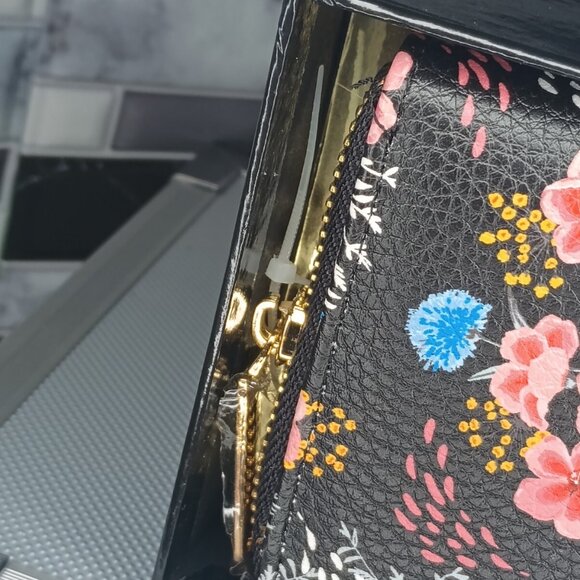 Steve Madden Women's Floral Canvas Tri-fold Design Wallet - NEW - Picture 2 of 16